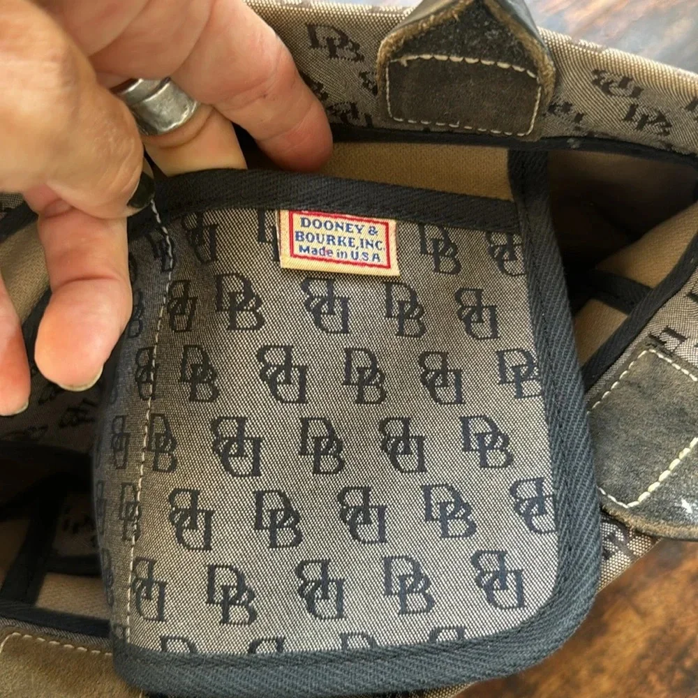Dooney & Bourke authentic  classic vintage Handbag Gray & Black